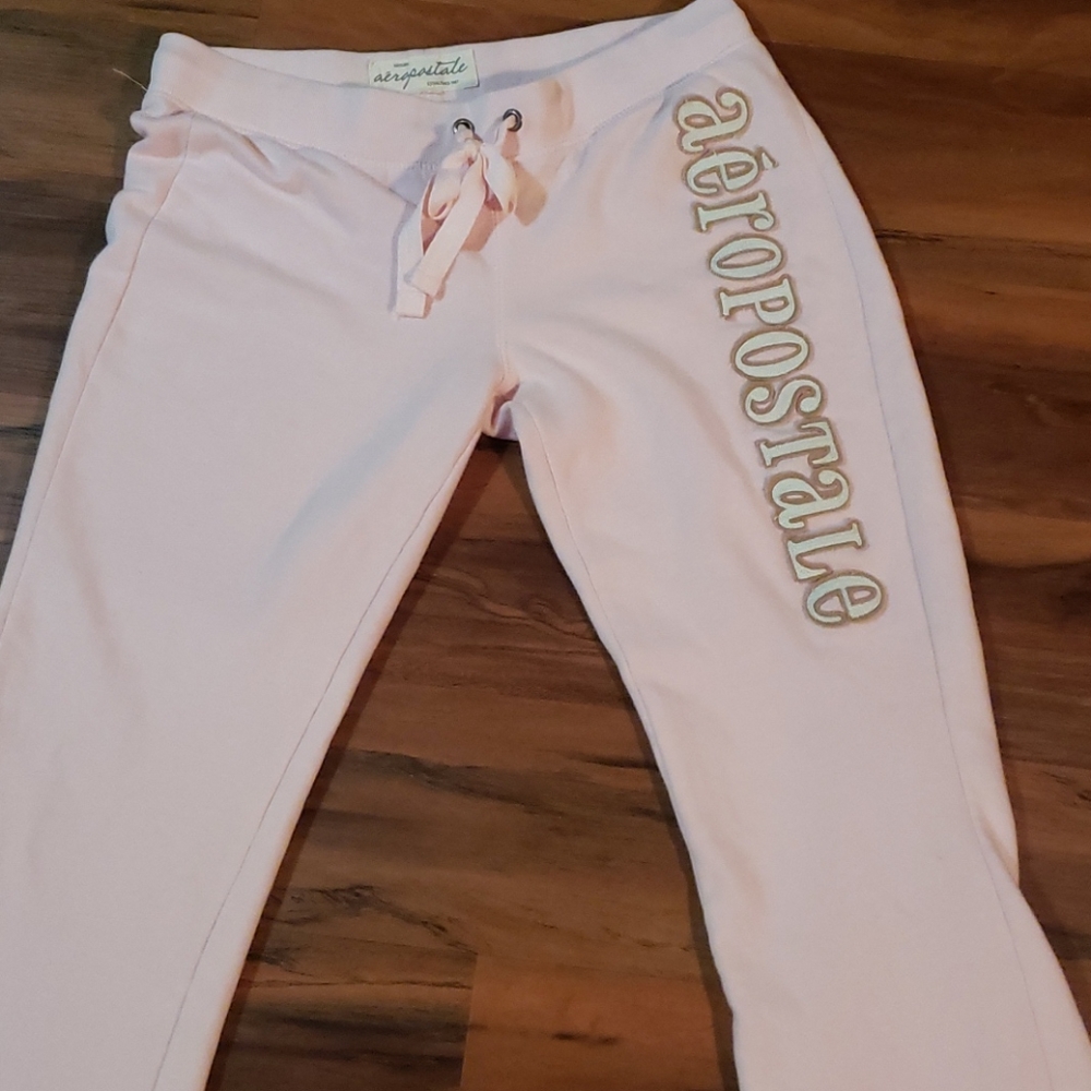 Aeropastle sweatpants.